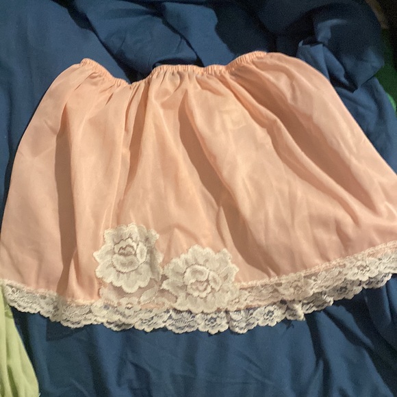 Two pairs of women’s sleep bottoms, one pink one green - Picture 2 of 3